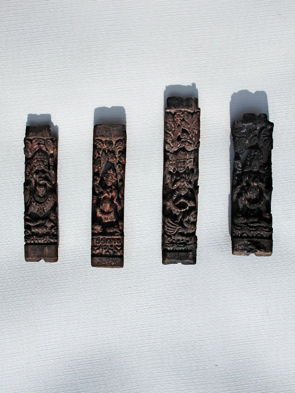 A set of 4 miniature struts