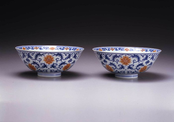 Pair of Underglaze Blue And Iron Red Bowls