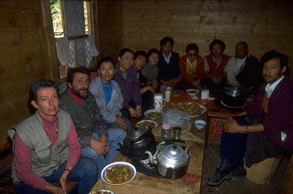 1995 Field team enjoying camaraderie at mealtime.