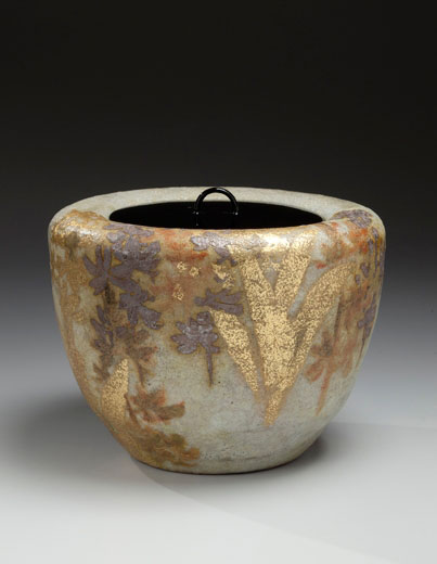 Kiyomizu Rokubei VI (1901-1980). <i>Mizusashi (water jar) with floral patterning of an ebine (calant