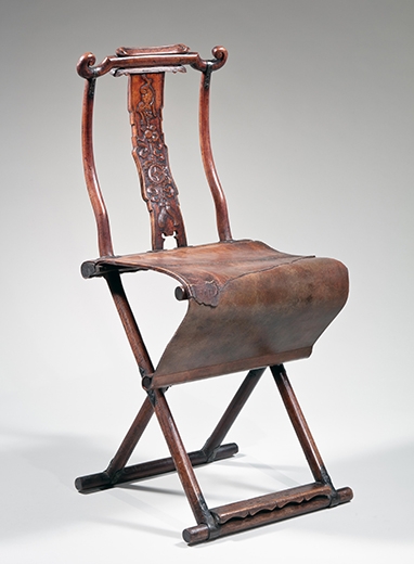 An adjustable folding yokeback chair
