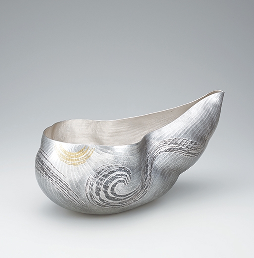 Osumi Yukie. Silver Vase “Auspicious Cloud”