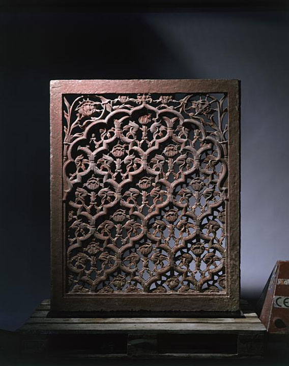 Jali (screen) with trellis design enclosing flowerheads