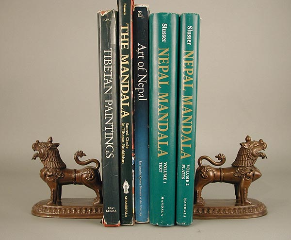 Bookend lions