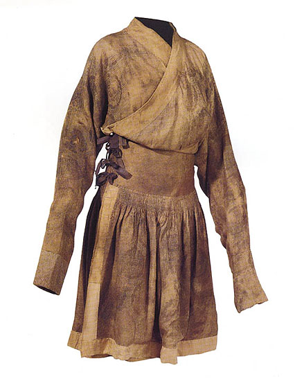 Robe with silk braiding decoration