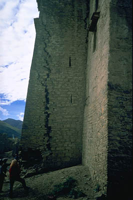 Crack in buttress