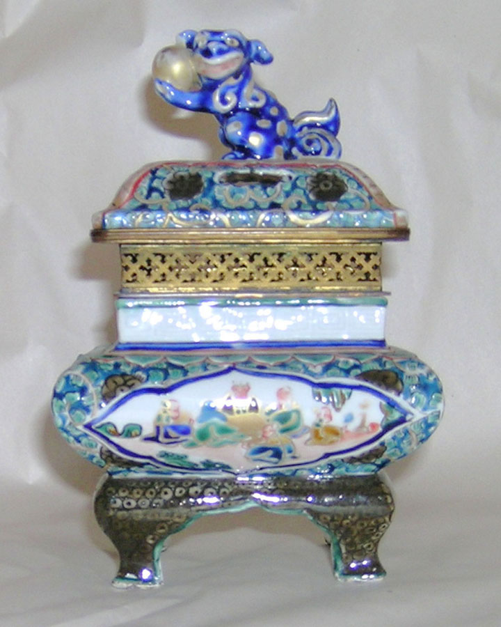 An amusing porcelain censer (koro)