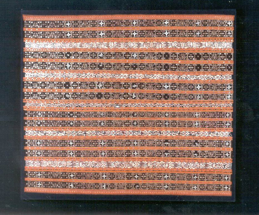 Tapis / Ceremonial Garment