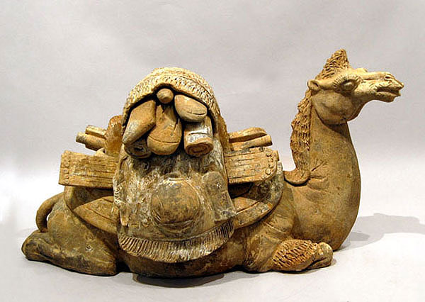 Reclining Camel with saddle bundle