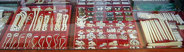 Mass-market jewelry and trinkets