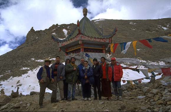 1996 Art Conservation Field Team stopping at Qiao'er Shan on the way  to Dege. (L to R) Pamela Logan, Denba Daji, Donatella Zari, Carlo Giantomassi, Guido R Botticelli, Yang Jin, Wu Bangfu, Gonga, Yuan Xiaowen.

