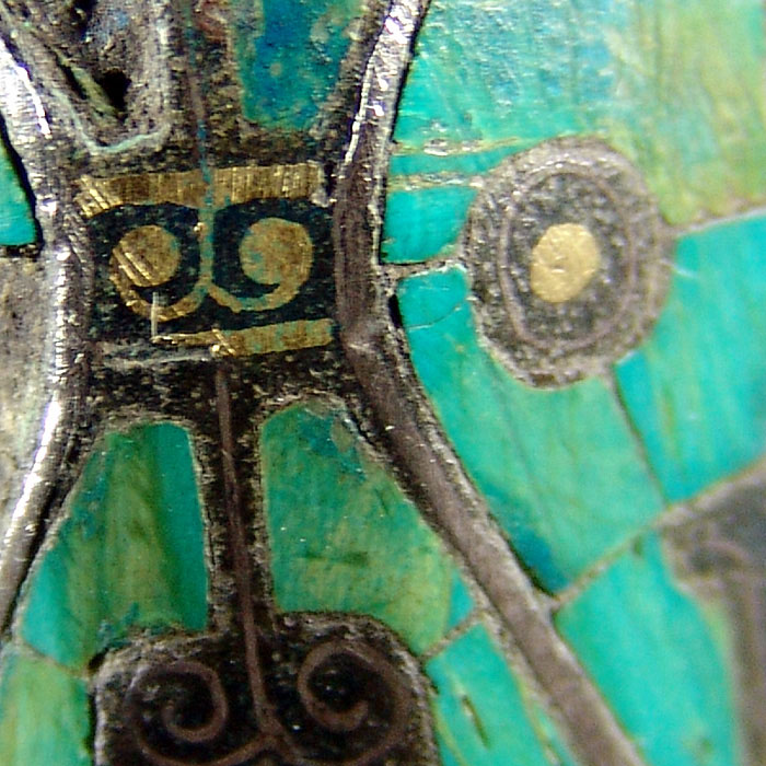Daigou or garment hook with inlay