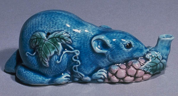 4. Mouse-shaped water dropper