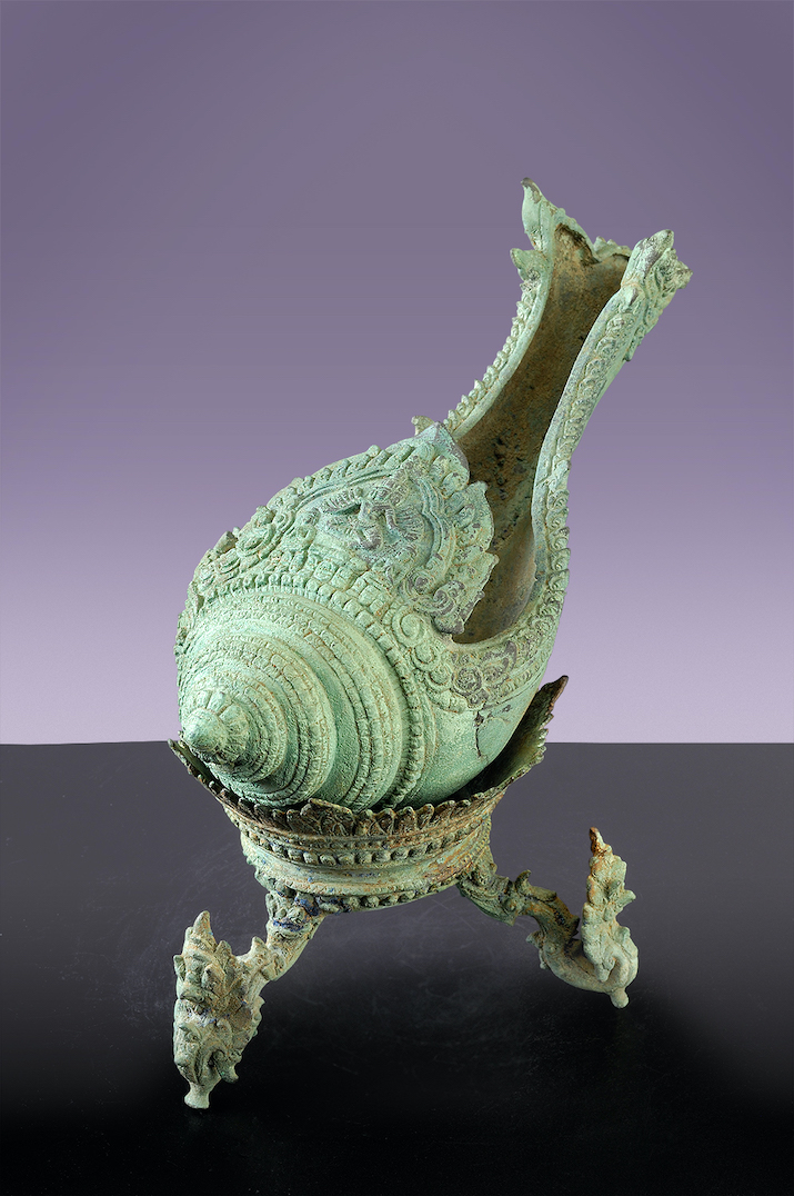 Khmer ritual bronze conch with a green patina