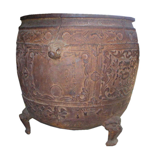Qien-Lung inscribed iron pot
