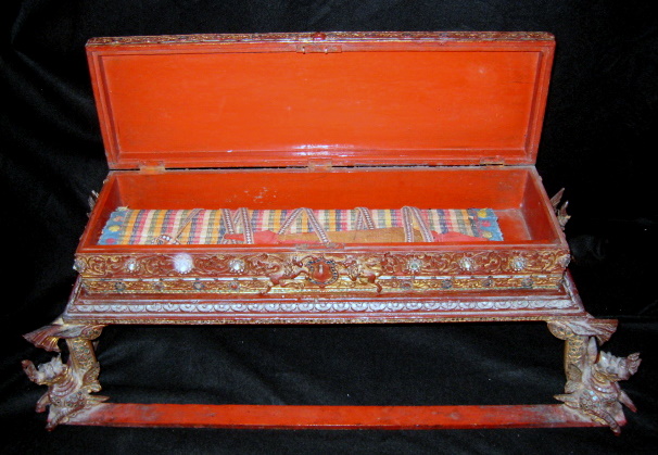 Kammawassa chest with manuscript, wrapper, cord and place marker